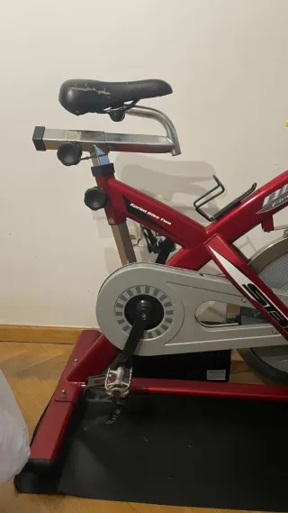 Bicicleta Estática BH Fitness 2 Roja.