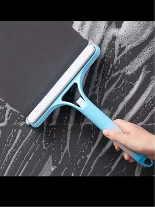 Spazzola pulisci vetri con spruzzino