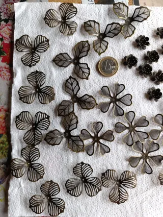 Fornituras flores oro viejo