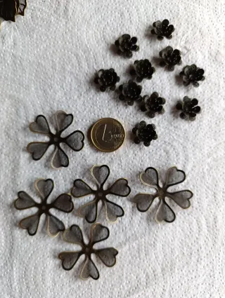 Fornituras flores oro viejo