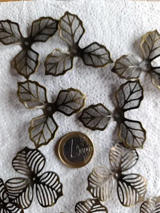 Fornituras flores oro viejo