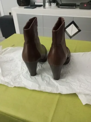 Botines Pitillos Piel Beige y Marrón