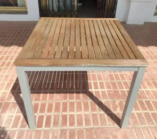 Mesa de teka y aluminio