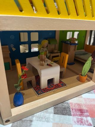Casita de madera para muñecas