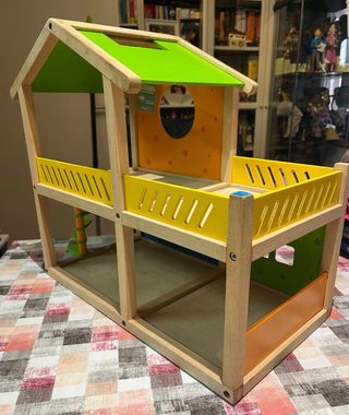 Casita de madera para muñecas