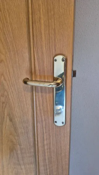 9 Puertas Madera Maciza Usadas. Distintos tamaños.