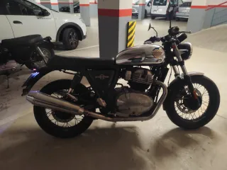 Royal Enfield Interceptor 650 Negra/Plata