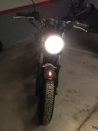 Royal Enfield Interceptor 650 Negra/Plata