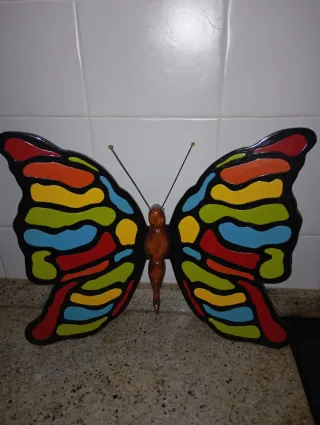 Mariposa madera artesanal colores vivos