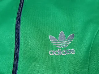 Chaqueta Adidas Verde con Cremallera. Talla S