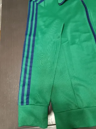 Chaqueta Adidas Verde con Cremallera. Talla S