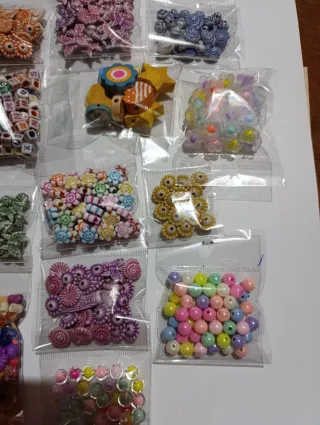 Lote fornituras y abalorios variados