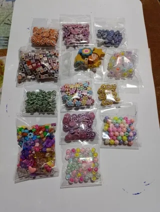 Lote fornituras y abalorios variados