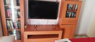 Muebles comedor vitrina y cajón.