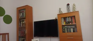 Muebles comedor vitrina y cajón.