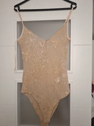 Body de encaje floral beige