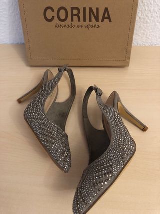 Zapatos destalonados Corina con pedrería