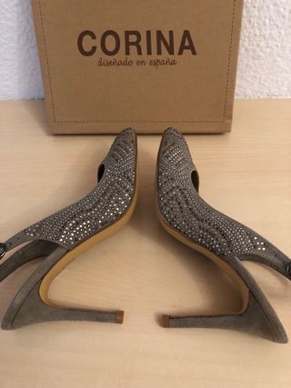 Zapatos destalonados Corina con pedrería