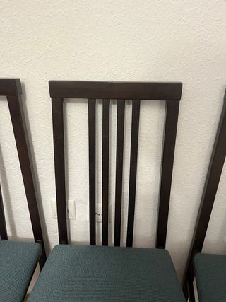 Juego de 4 sillas de comedor en buen estado