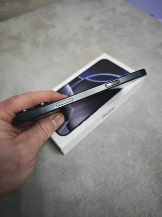 iPhone 16 Pro Max Negro