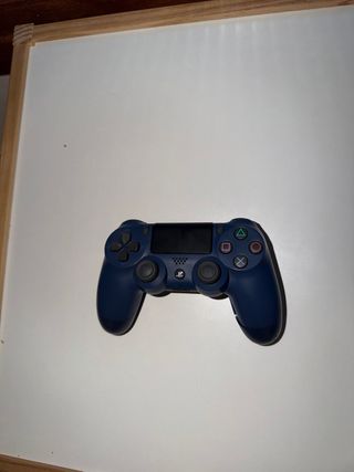 PS4 Slim 1TB + 2 Mandos