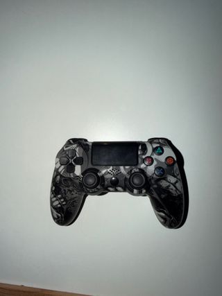 PS4 Slim 1TB + 2 Mandos