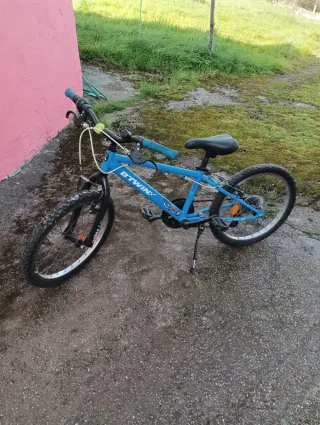 Bicicleta infantil azul y rosa