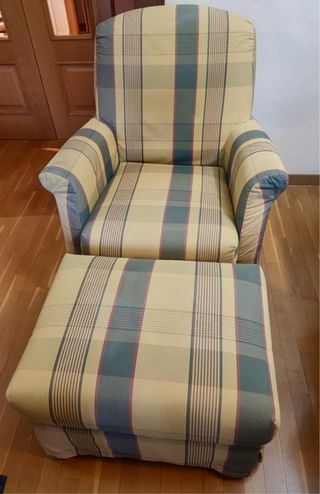 Sillón y puff a cuadros