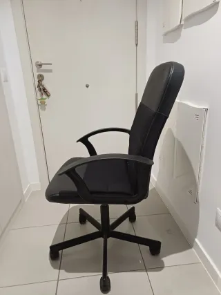 Sillón de oficina respaldo alto con brazos