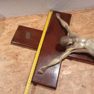 Crucifijo con figura de Cristo
