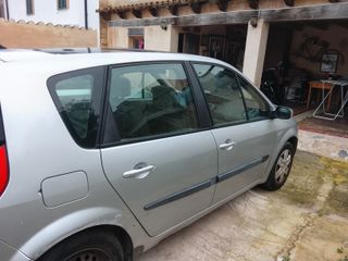 Megane 2500 €, 105 mil kms