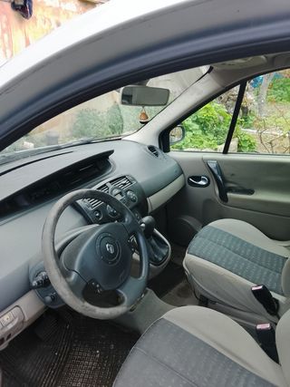 Megane 2500 €, 105 mil kms