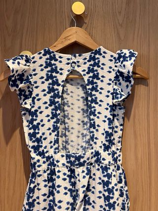 Precioso Mono blanco y azul talla 9. Marca Mango.