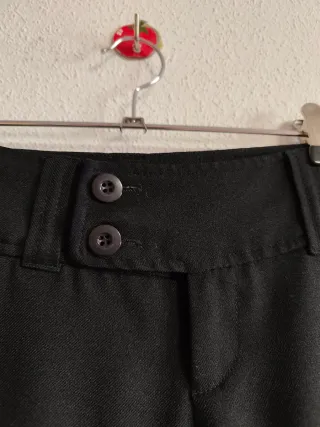 Pantalón de chica talla 36 de Stradivarius.