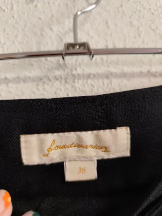 Pantalón de chica talla 36 de Stradivarius.