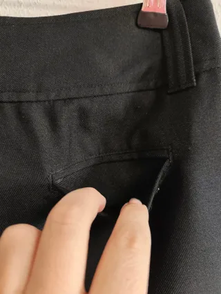 Pantalón de chica talla 36 de Stradivarius.
