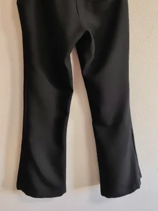 Pantalón de chica talla 36 de Stradivarius.