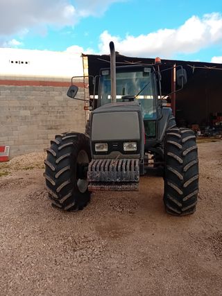 Tractor Valtra 8150