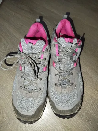 Zapatillas montaña grises y rosas T40 Quechua