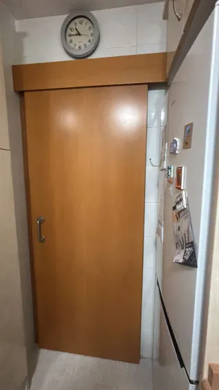 Puerta madera maciza con 4 cristales