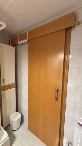 Puerta madera maciza con 4 cristales