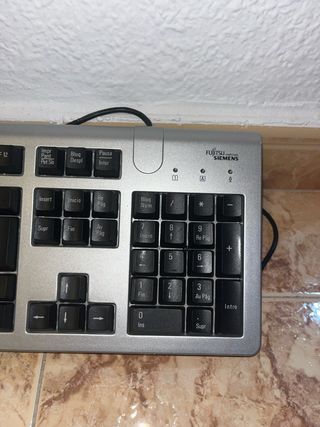 Teclado Fujitsu Siemens Plata y Negro