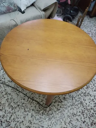 Mesa redonda de madera