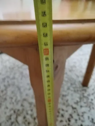 Mesa redonda de madera