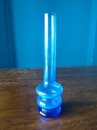 Vasetto in vetro blu con base a cerchi