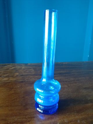 Vasetto in vetro blu con base a cerchi