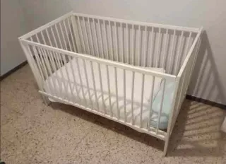 Cuna blanca con colchón