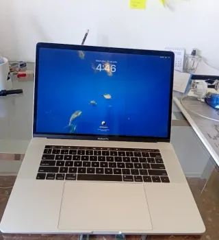 MacBook Pro i7 16GB RAM Plata
