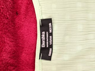 Blusa verde con botones y escote en V