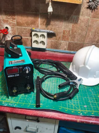 Soldador IGBT 250A + Casco Pantalla electrónica